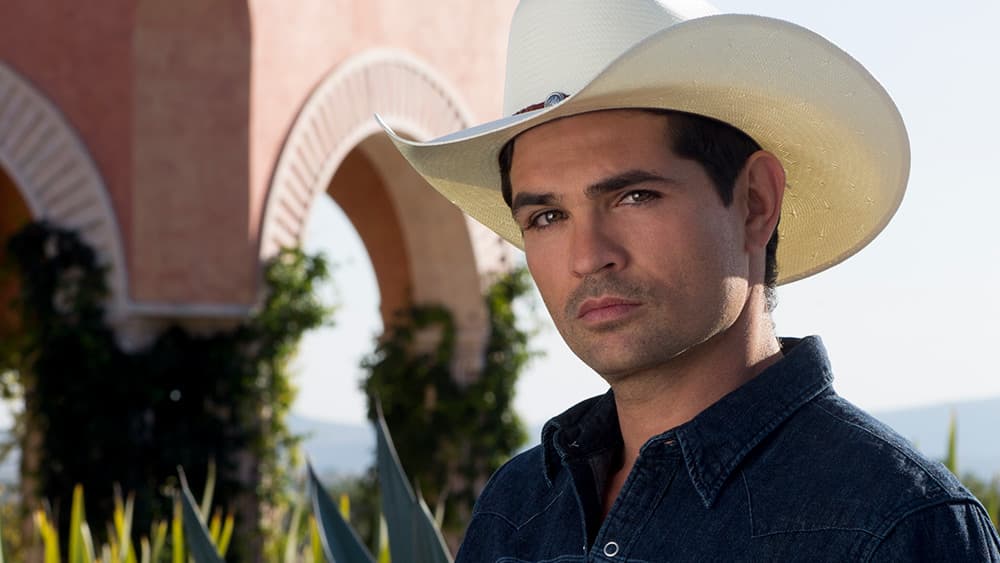 En 2015 fue uno de los galanes de Zuria Vega en ‘Que Te Perdone Dios’ siendo el guapísimo ‘Diego’.