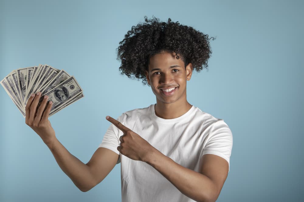 <b>VIRGO</b>
<br>Siempre bien organizados y analíticos, esto se expande a sus finanzas, ya que usualmente saben manejarse bien. Saben gastar con inteligencia e invertir cuando es posible. Cuentan con una estabilidad envidiable.