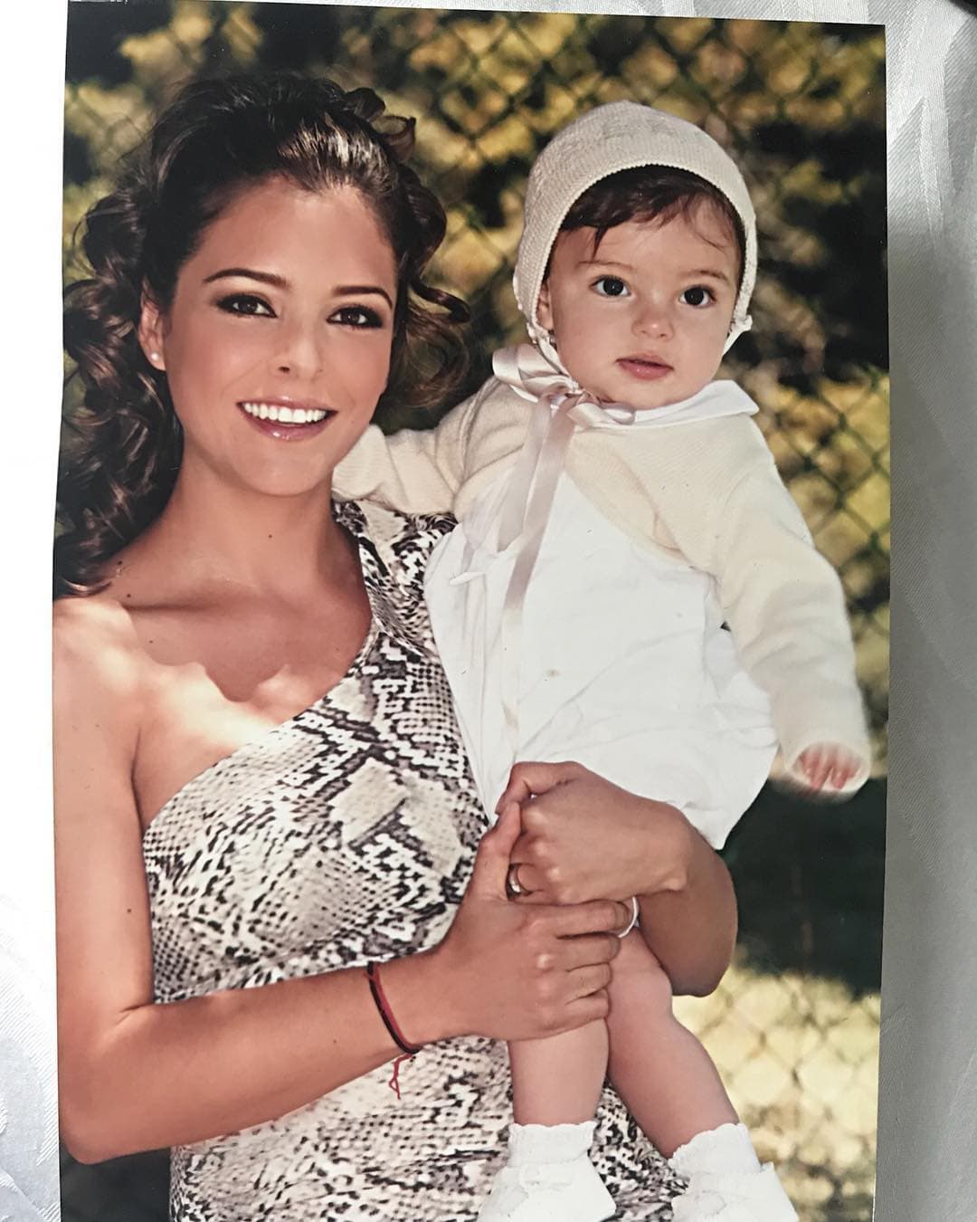 En julio de 2008 Grettell se convirtió en madre por primera vez con la llegada del pequeño Santino, a quien proceró al lado del actor y su exesposo Patricio Borguetti.