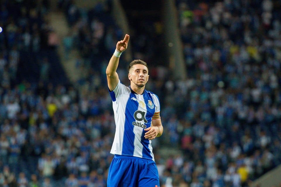 Héctor Herrera y Jesús Corona: el F.C. Porto disputará este domingo la jornada 2 de la Liga NOS visitando a Os Belenenses. Los dos jugadores aztecas están convocados. 'HH' sigue siendo protagonista y 'Tecatito' ya marcó su primer gol.