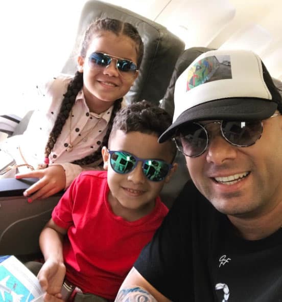 Y el común denominador de las publicaciones del cantante es lo mucho que adora a su esposa e hijos.