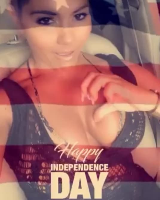 A través de su cuenta de Instagram, Maripily Rivera publicó un video en honor al Día de la Independencia de Estados Unidos, donde manda besos y se pone la mano en el corazón, con la leyenda: "Disfrutando de este hermoso miércoles".