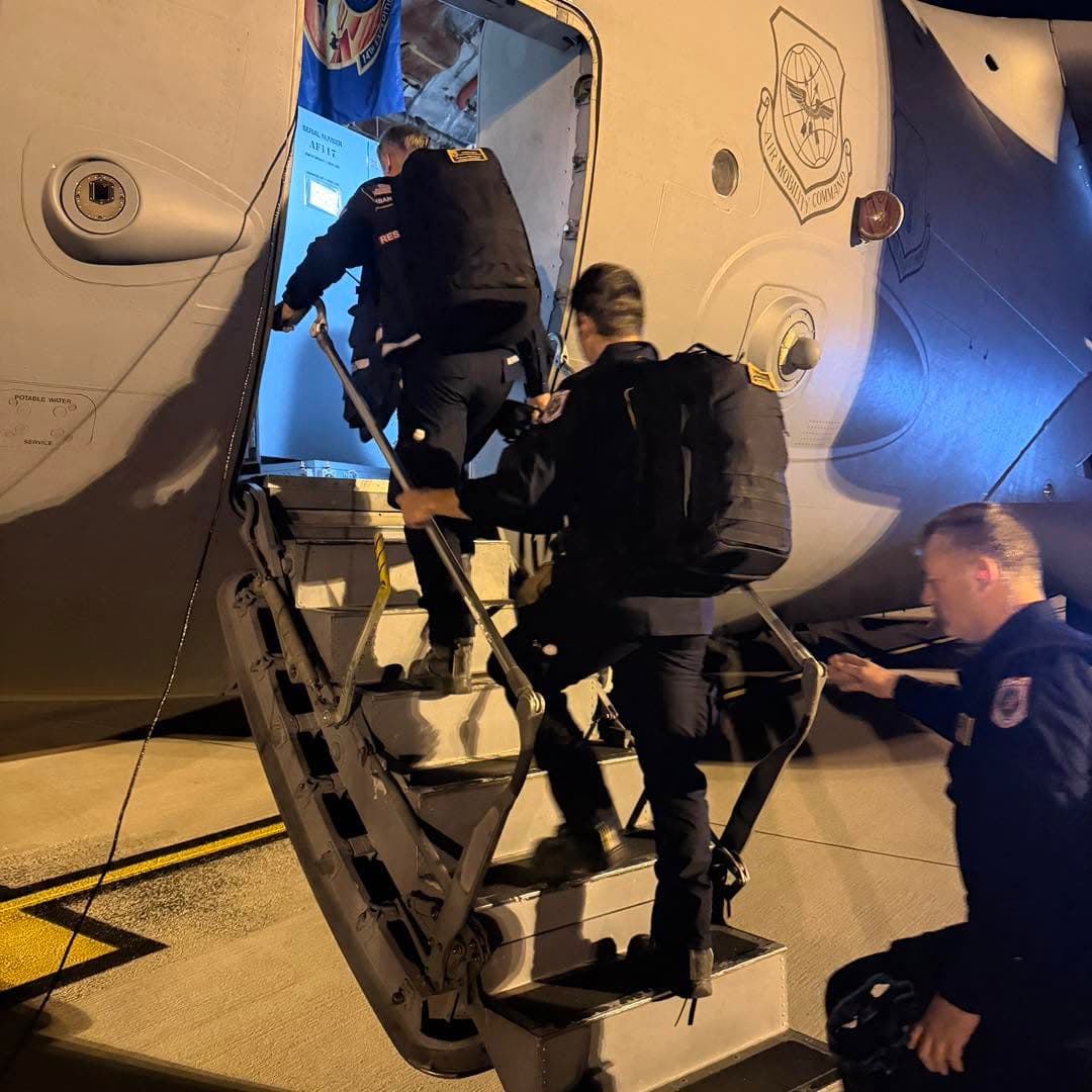 Tras la
<b>tragedia en <a href="https://www.univision.com/local/washington-dc-wfdc/comunidad-venezolana-del-dmv-esta-desesperada-tras-no-saber-de-sus-seres-queridos-luego-de-los-terremotos-en-su-pais-video" target="_blank">Venezuela</a></b> ocasionada por dos devastadores
<b>terremotos</b> la
<b>solidaridad</b> mundial no se hizo esperar para ayudar al pueblo en desgracia. Varios países, incluido Estados Unidos, enviaron equipos de rescate para ayudar a localizar a sobrevivientes que se encontraban bajo los escombros. Parte de la c
<b>omitiva estadouidese es la del condado de Fairfax, Virginia,</b> que ha trabajado incansablemente para ayudar a encontrar a personas.