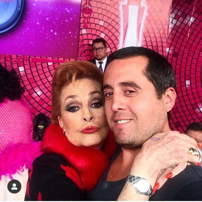 "Todo mi dinero lo invertí en viajar, mi amor. Conozco el mundo, me falta Sudáfrica, me falta Islandia y los países árabes. Nada más conozco Marruecos, y me dio mucho coraje que no me dejaban entrar a los restaurantes porque era mujer", relató.