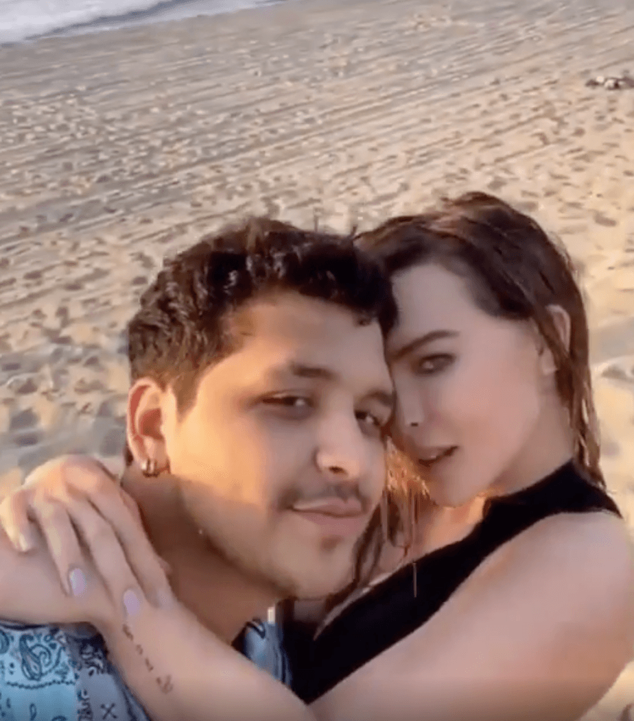 Juntos han sabido superar la críticas, las polémicas y los señalamientos, y se han dedicado a vivir cada momento intensamente, expresando su amor sin temor a los comentarios.