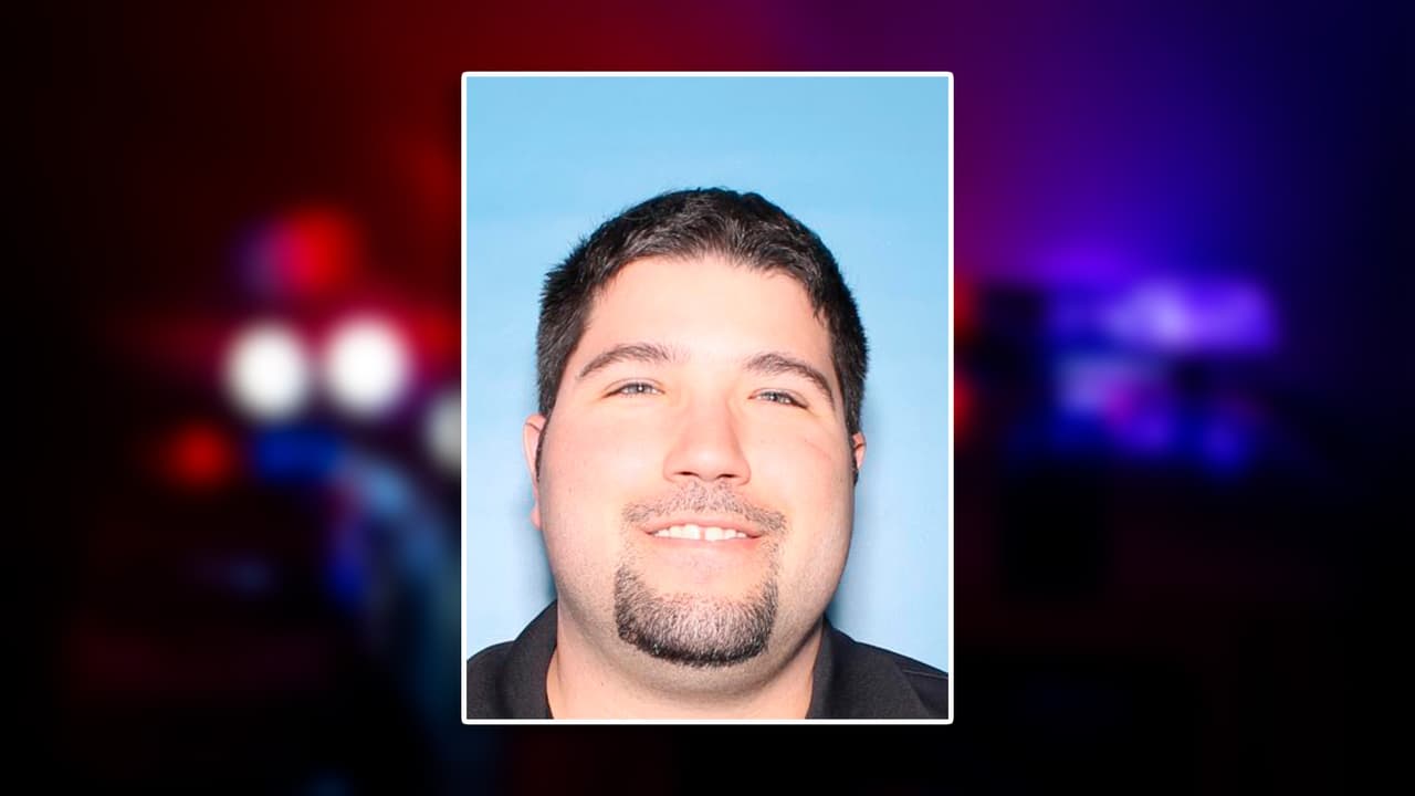 Arrestan a entrenador de natación por grabar a menores en los baños de centros recreativos en Buckeye