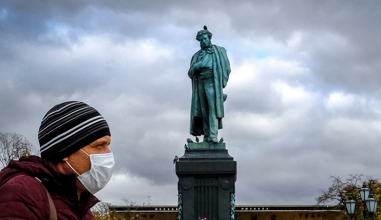 “Se han duplicado los casos en dos semanas y se proyecta que para fin de mes podemos estar en cifras de julio, como mil casos al día. La situación es bien preocupante,” agregó la doctora Lazarte.
<br>
