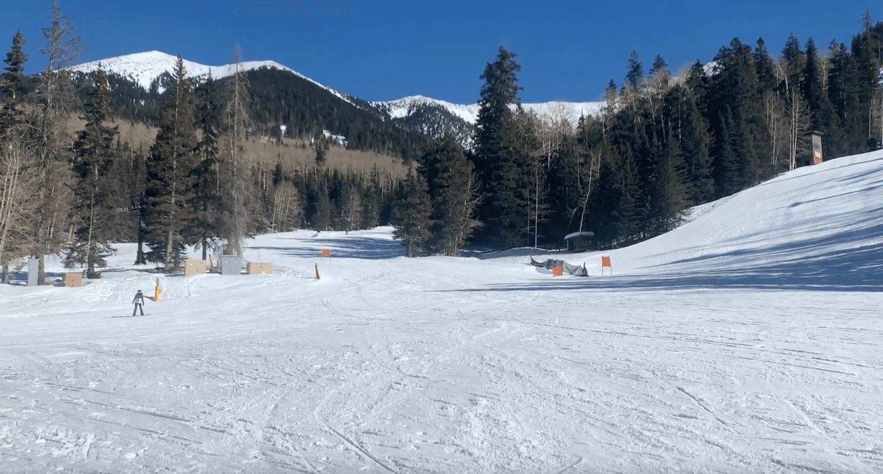 Se pronostica que Arizona Snowbowl abrirá el viernes por la mañana con hasta 4” de nieve.
<br>