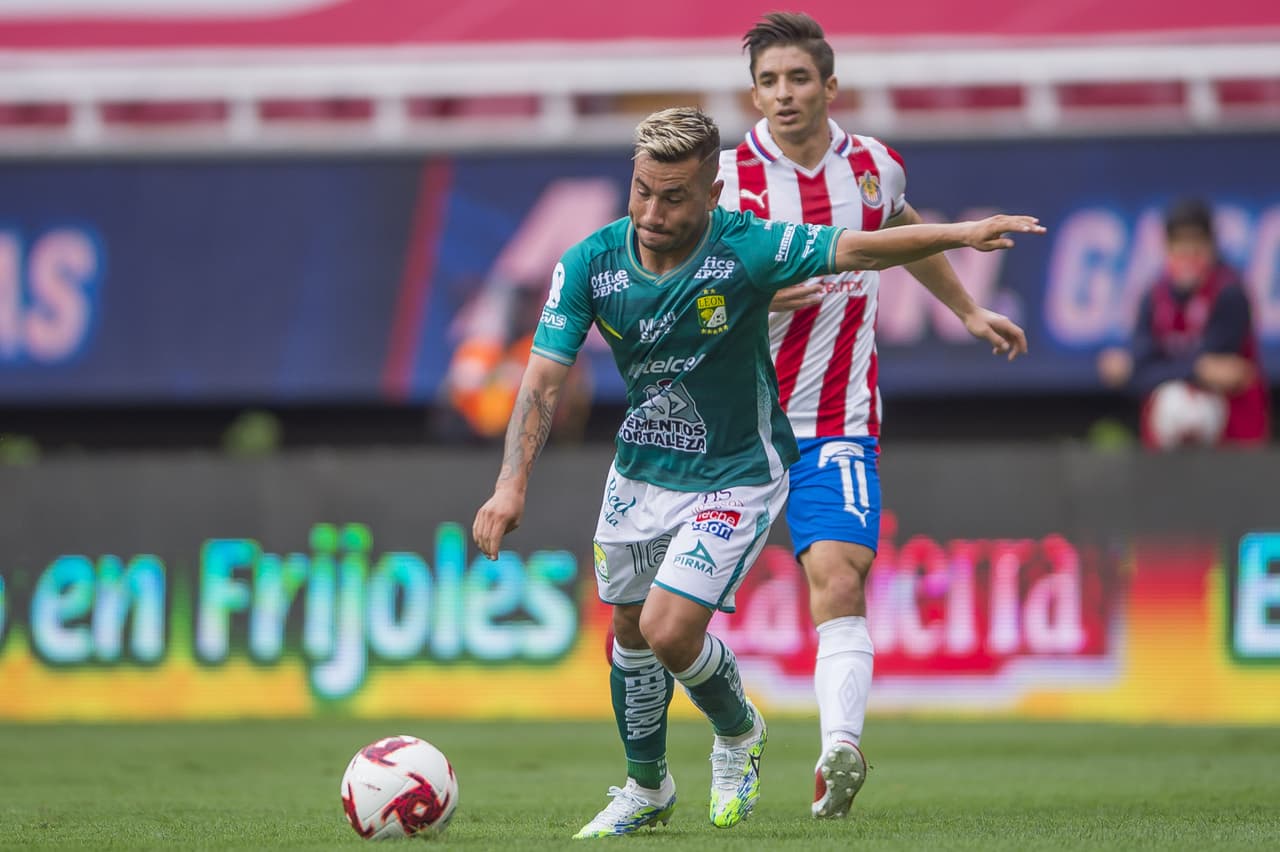 Alrededor de los primeros 20’ de juego, León tenía más llegadas que los locales.