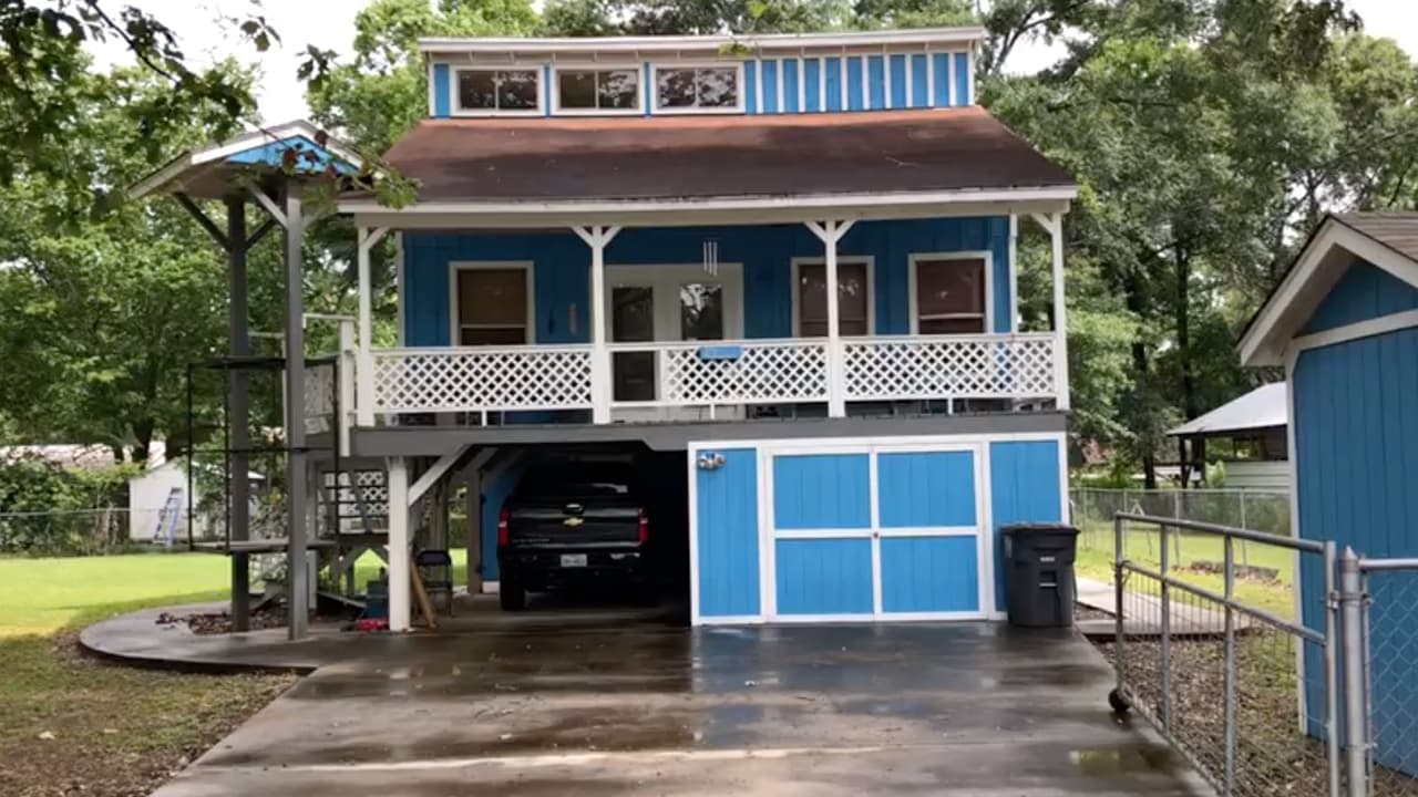 Al ser detenido Dunn dijo a las autoridades que el cheque era de un familiar, pero oficiales del precinto 4 del condado Montgomery, llegaron a la vivienda de McDowell de donde el cheque había sido robado.