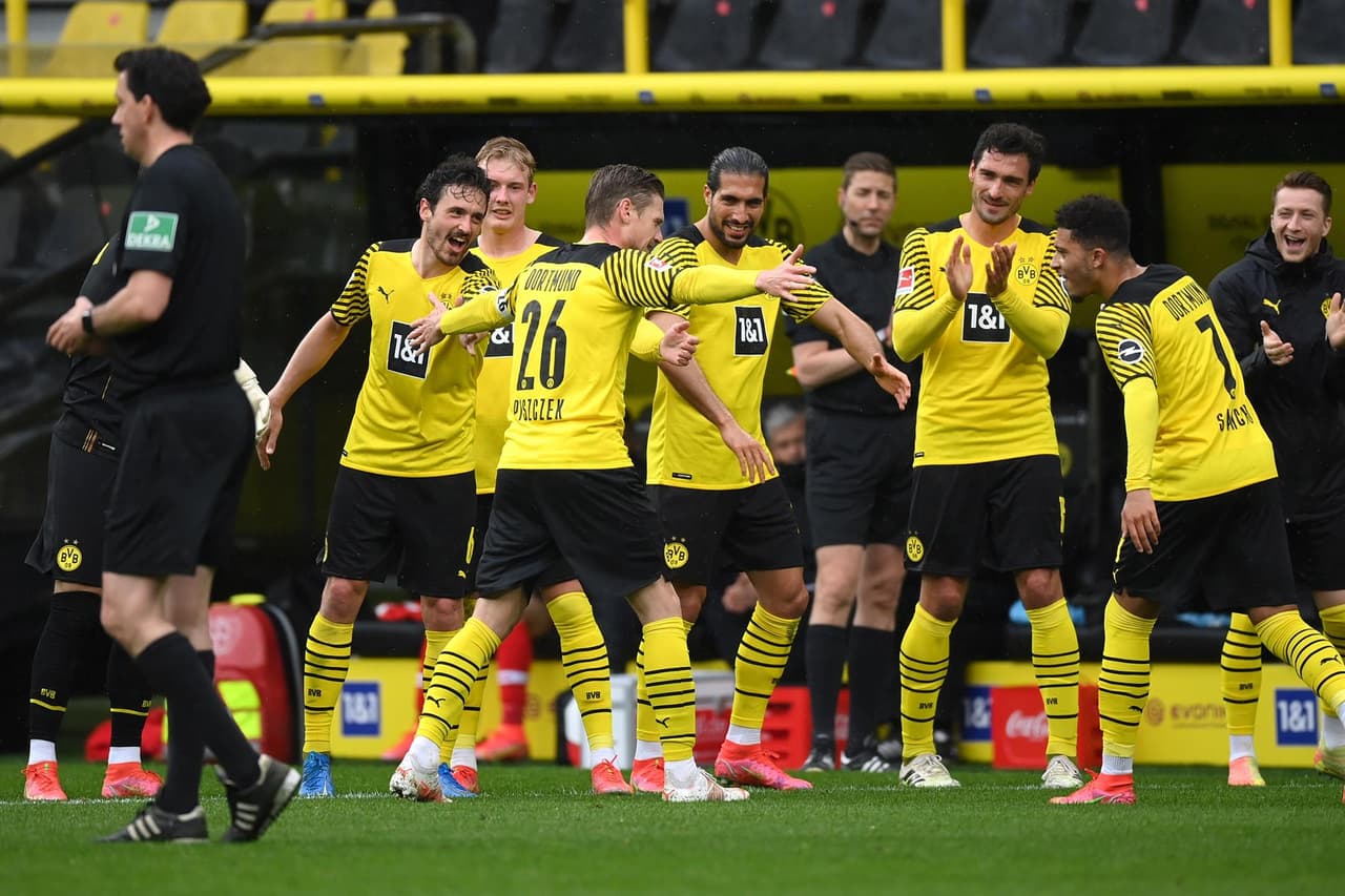 Koln 1-0 Schalke, Unione Berlín 2-1 RB Leipzig, Hoffenheim 2-1 Hertha Berlín, Bayern Múnich 5-2 Augsburg, Borussia Dortmund 3-1 Bayer Leverkusen, Eintracht Frankfurt 3-1 Freiburg, Stuttgart 0-2 Arminia Bielefeld, Wolfsburg 2-3 Mainz y Werder Bremen 2-4 Borussia Moenchengladbach.