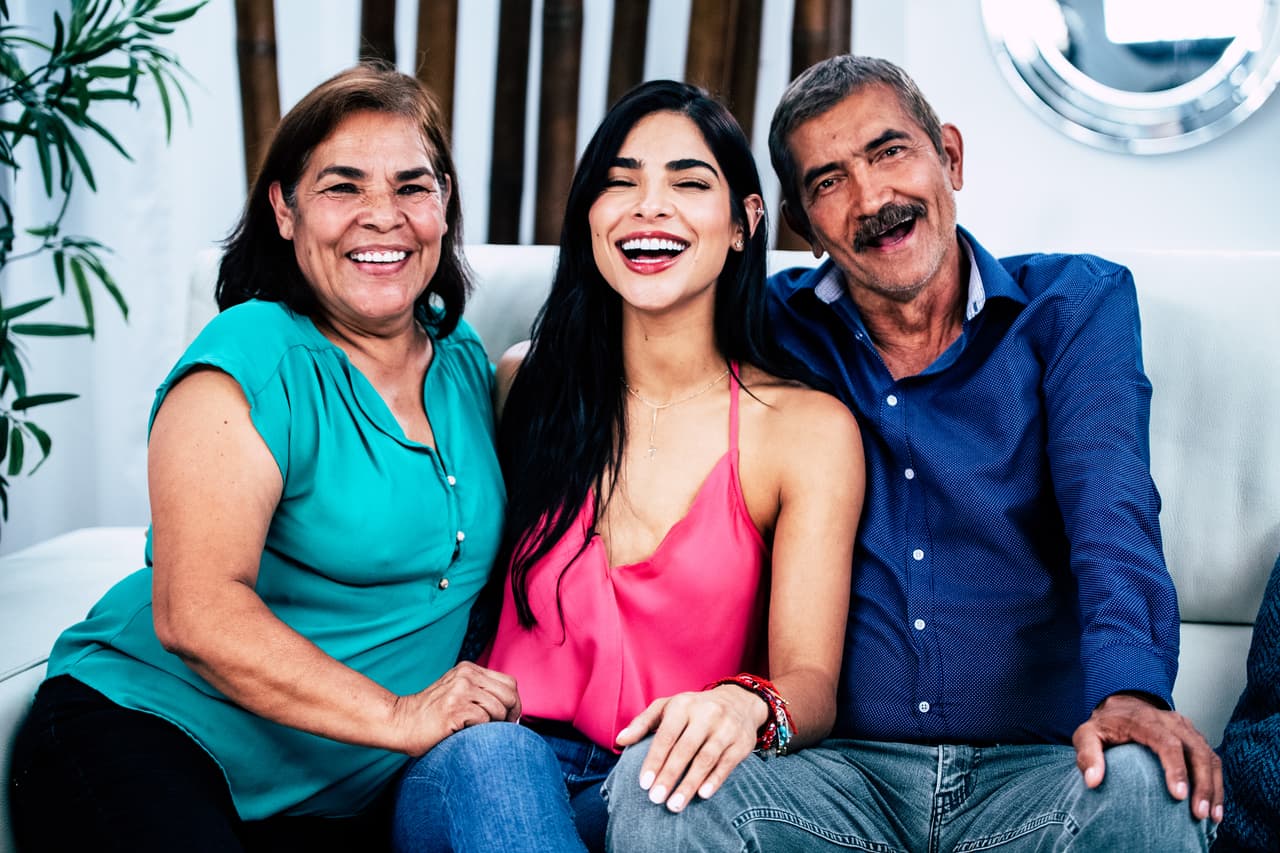 Durante la sesión de fotos también estuvieron presentes los papás de Alejandra Espinoza, doña Rosa María y don José. Estos son sus retratos juntos.