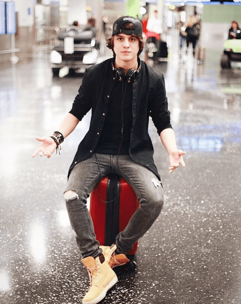 Su segundo apellido es Muñoz.