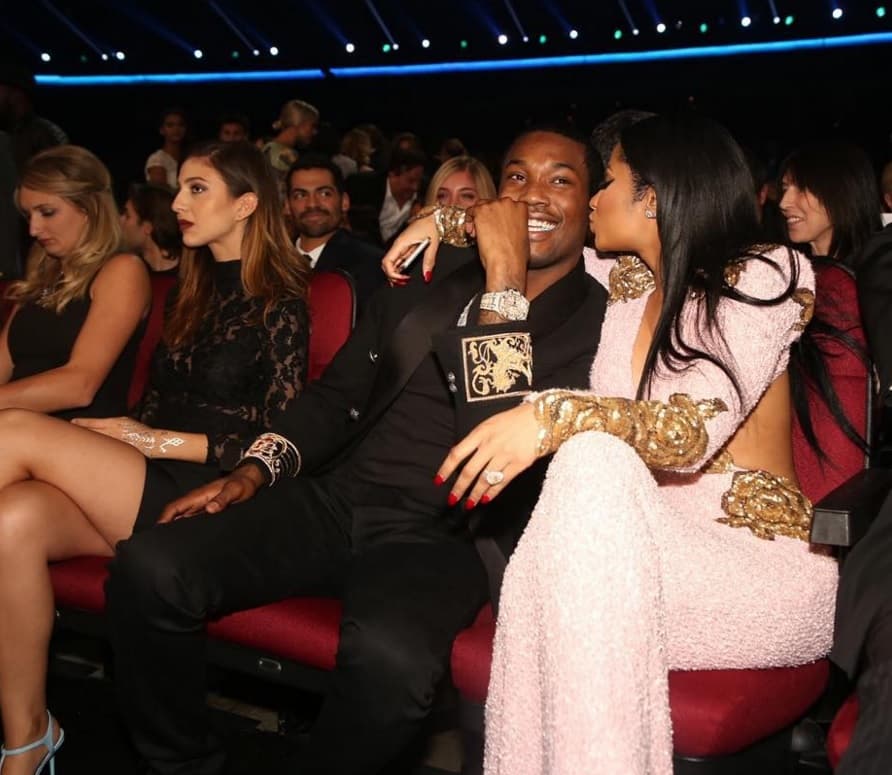 Ella quedó tan feliz con el anillito que lo presumió por todo lo alto en sus redes sociales dejando ver lo mega enamorada que está de él-