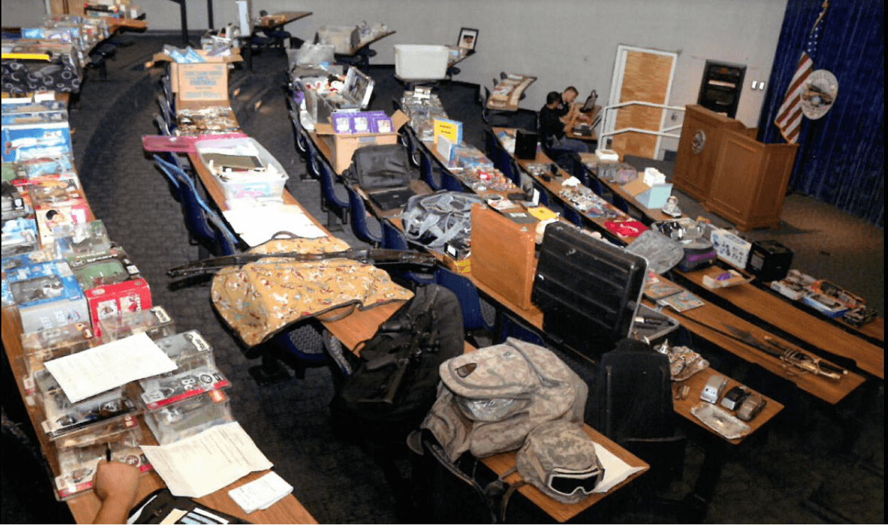 Policías de Anaheim descubren almacén con objetos robados valorados en miles de dólares