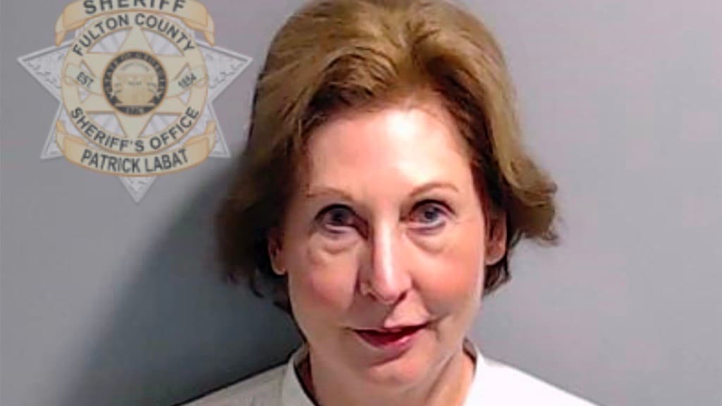 La exabogada de Trump Sidney Powell se declara culpable en el caso de interferencia electoral del expresidente en Georgia