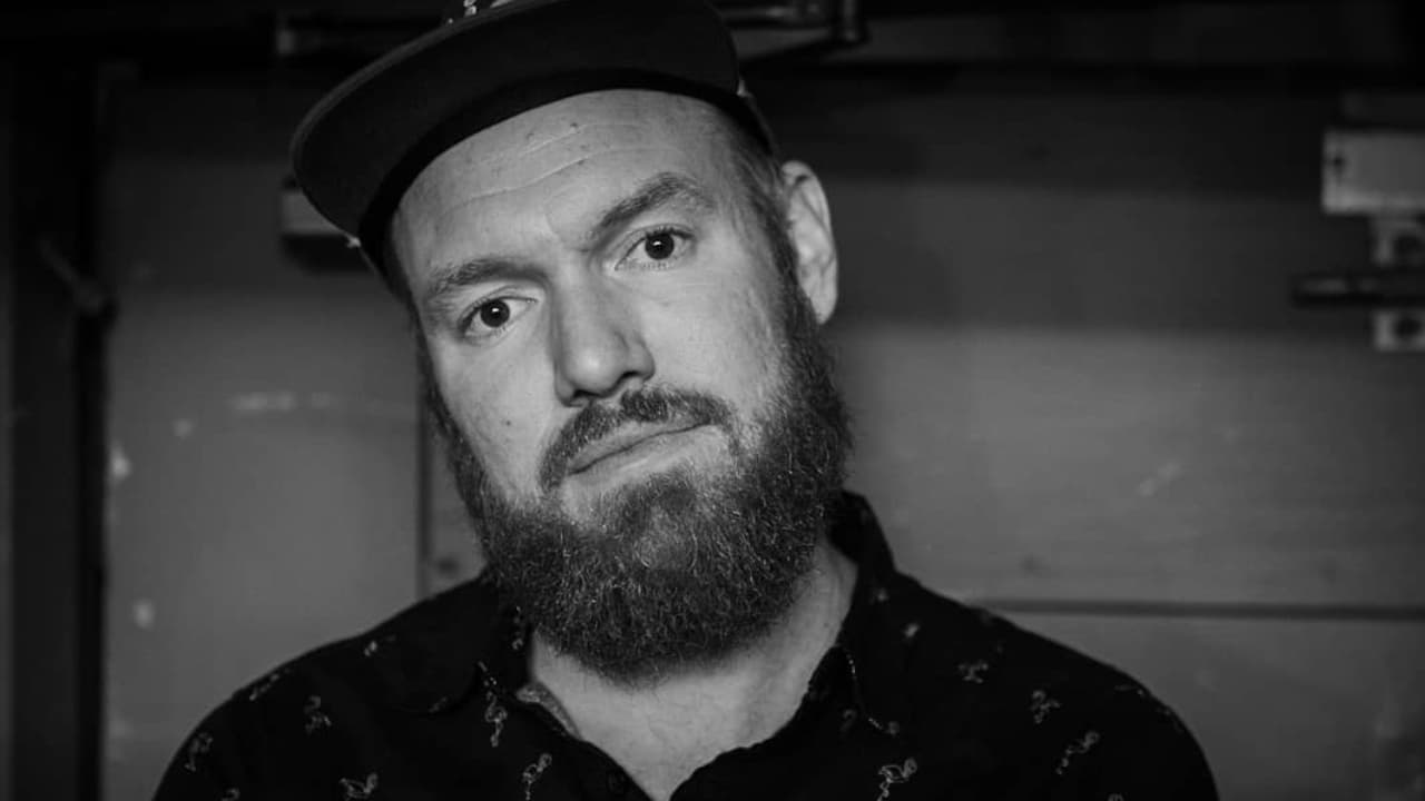 Muere comediante a los 37 años tras chocar en bicicleta y ser sometido a cirugía en la cabeza