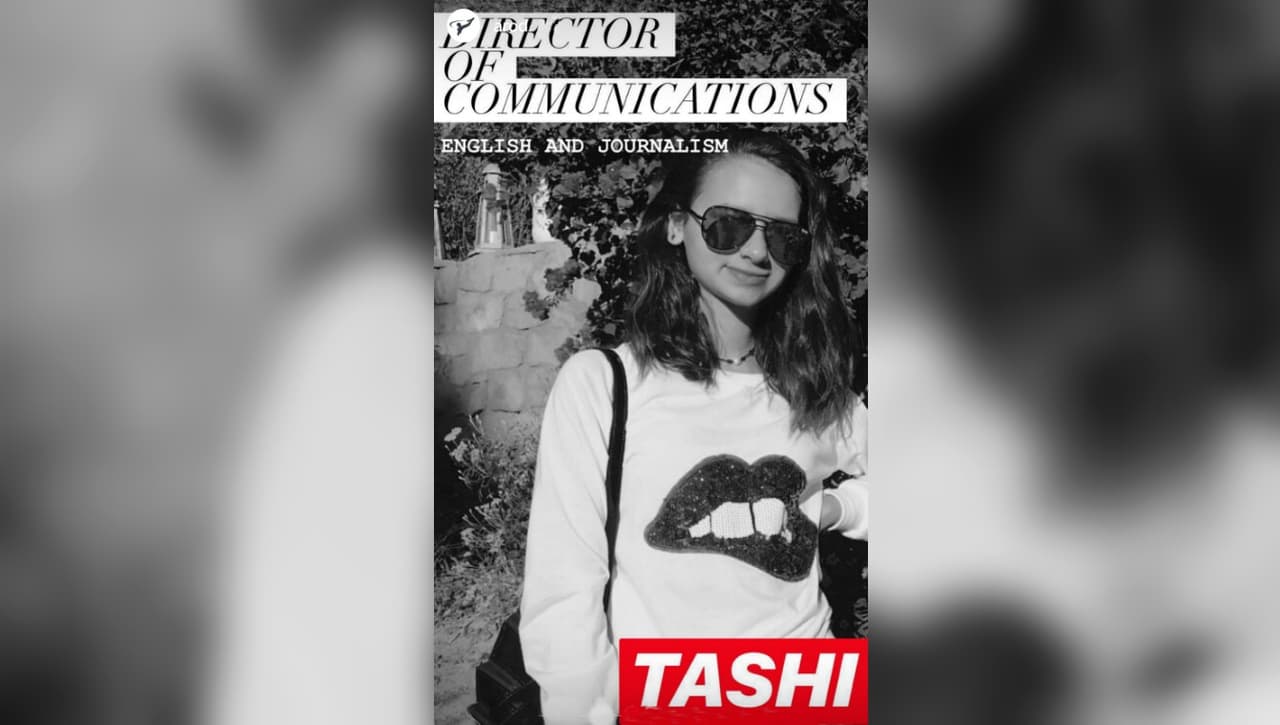 Su hija
<b><a href="https://www.univision.com/entretenimiento/hija-mayor-de-alex-rodriguez-deja-a-jennifer-lopez-sin-palabras">Natasha Alexander, a quien indentificó por su apodo, 'Tashi',</a></b> es la directora de comunicaciones de la familia Rodríguez López. La adolescente de 13 años destaca en el periodismo y en el inglés.