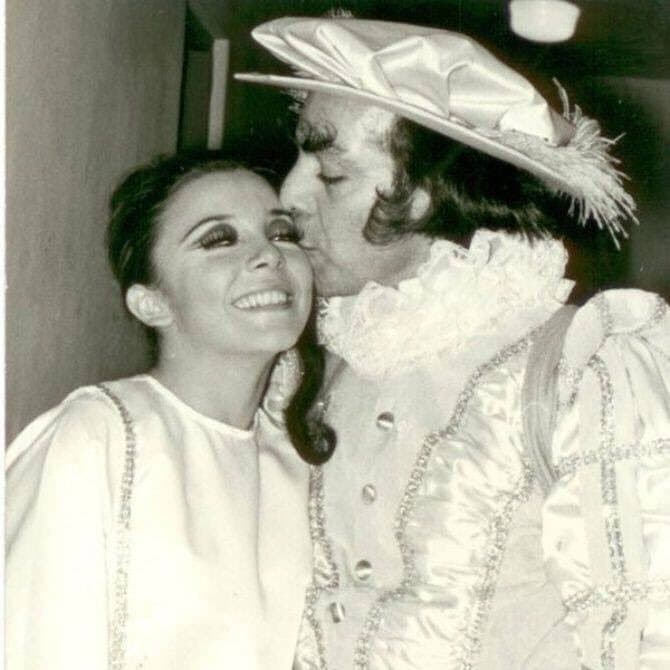 En una entrevista con la revista argentina 'SU', Verónica Castro habló de cómo se sintió cuando descubrió que el padre de su primogénito era un mujeriego: "Me enteré de su verdadera vida. Tenía pareja y había tenido como ocho parejas más, y Cristian iba a ser el hijo número 13 que tendría".