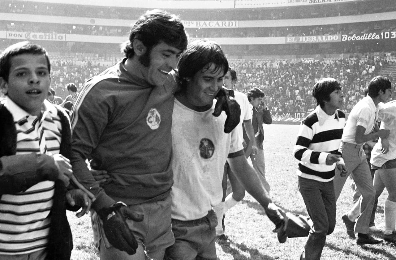 Amado Palacios (izquierda) junto a Osvaldo Castro en América; llegó de Cruz Azul.