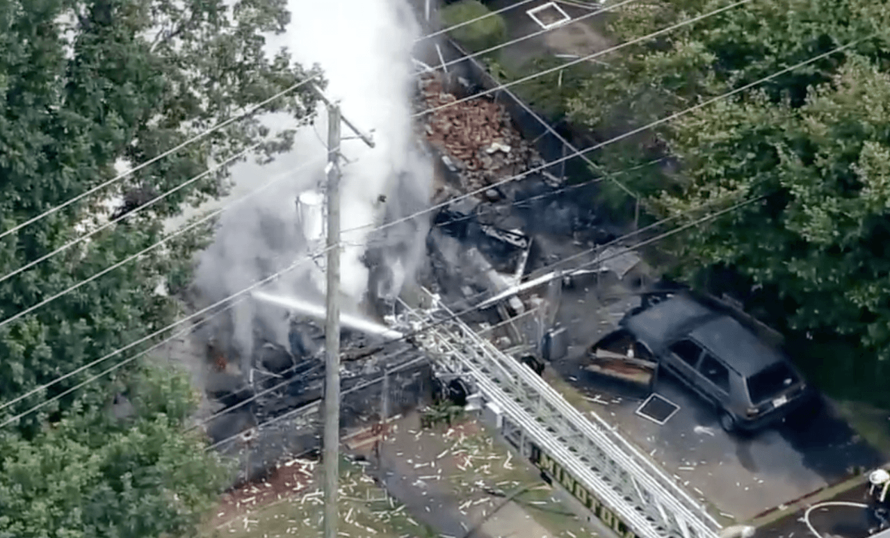La llamada llegó justo antes de las 11 a.m. del jueves sobre una casa en llamas en la cuadra 300 de Southwest Boulevard en Buena.