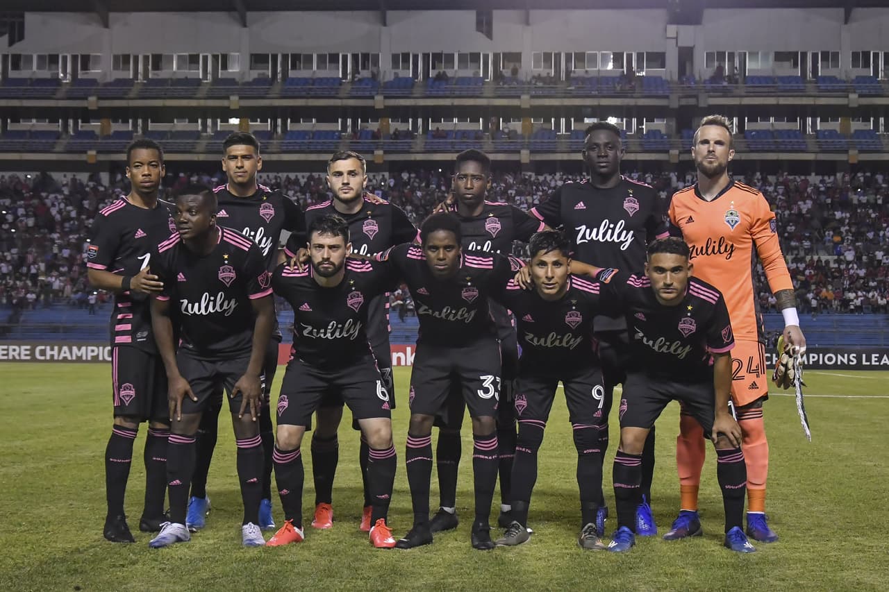 Por otro lado, este cuadro presentó el conjunto norteamericano con Raúl Ruidiaz como estandarte en ataque.