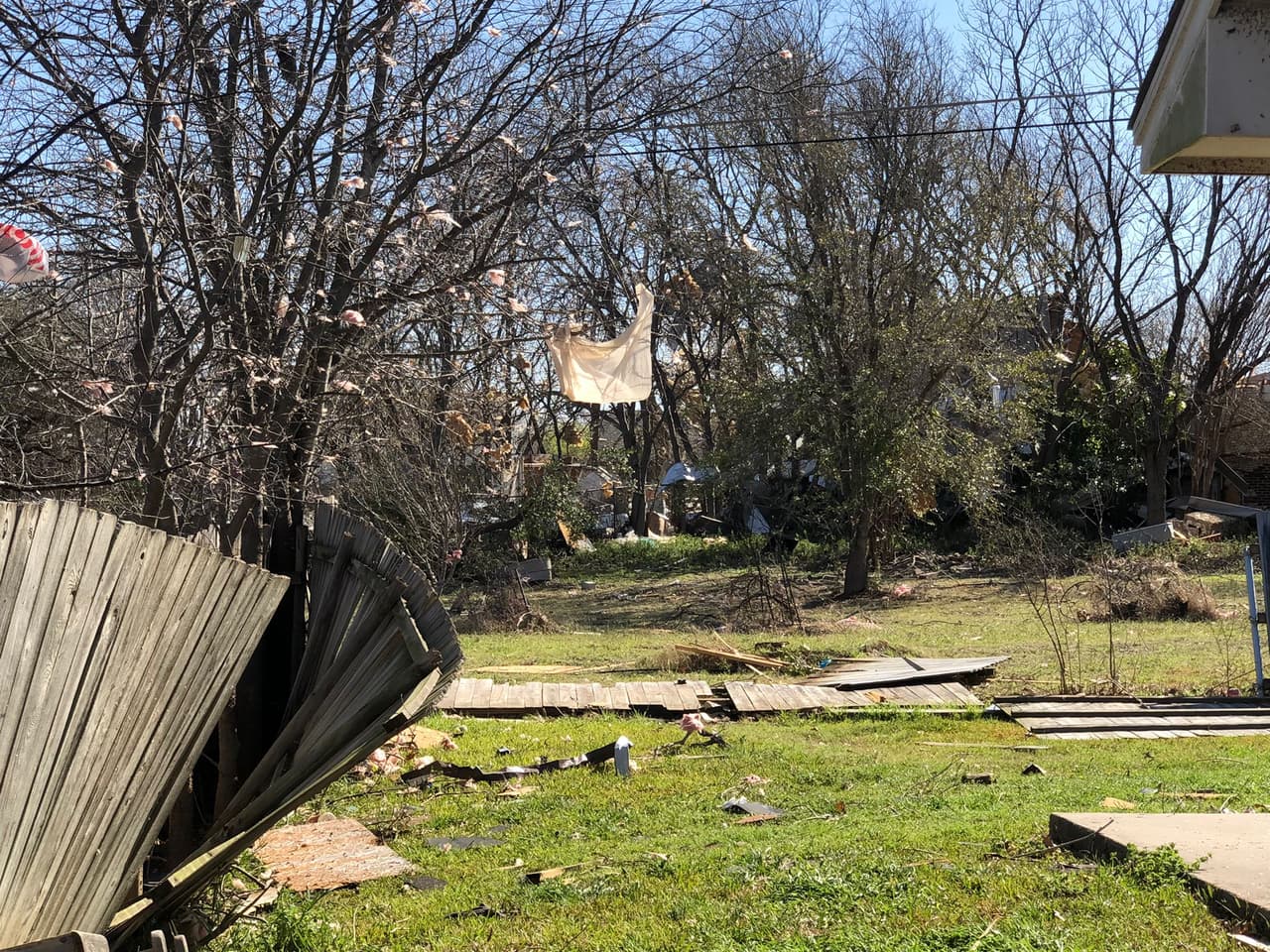 Autoridades no han confirmado la clasificación del tornado.