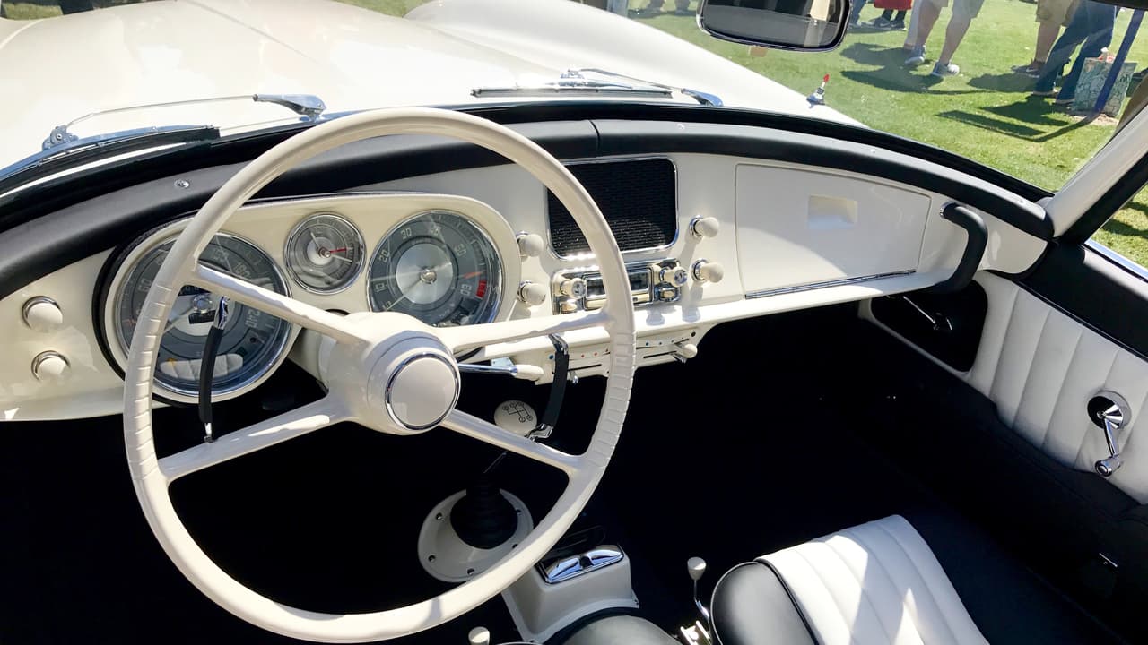 La restauración interior del vehículo fue exacta y precisa hasta el último detalle.