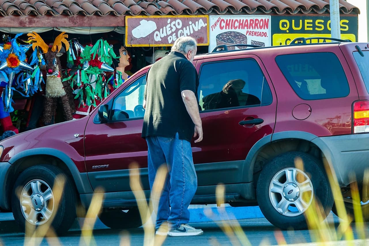 Thomas Markle reside a 14 millas de Tijuana, México, donde el año pasado se registraron 1,700 asesinatos, declaró su amigo al Express.