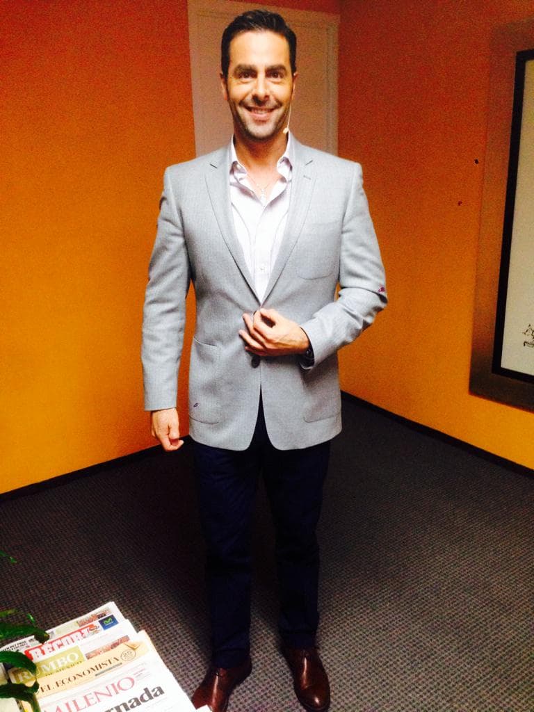 En julio de 2018 Eduardo Carabajal declaró a Univision Digital que las acusaciones hechas por su compañera eran mentira. “Por supuesto habrá consecuencias legales”, comentó en esa ocasión, ya que consideró que le hizo “
<b><a href="https://www.univision.com/entretenimiento/eduardo-carbajal-habla-por-primera-vez-de-las-acusaciones-de-violacion-y-abuso-en-su-contra">un daño irreparable</a></b>” y dijo desconocer, en ese momento, si había una demanda en su contra.