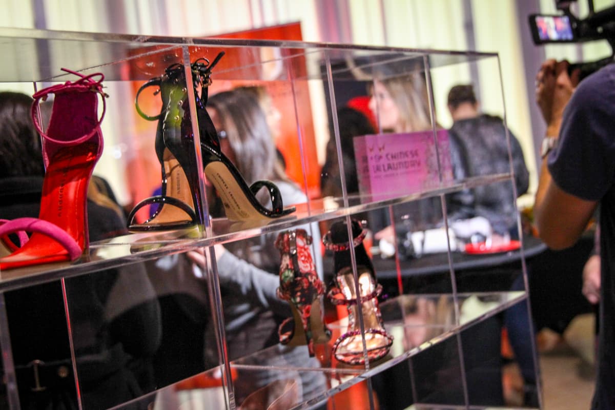 Las radio escuchas de K-LOVE pudieron disfrutar de una fiesta exclusiva y ver los últimos zapatos de temporada gracias a Chinese Laundry.