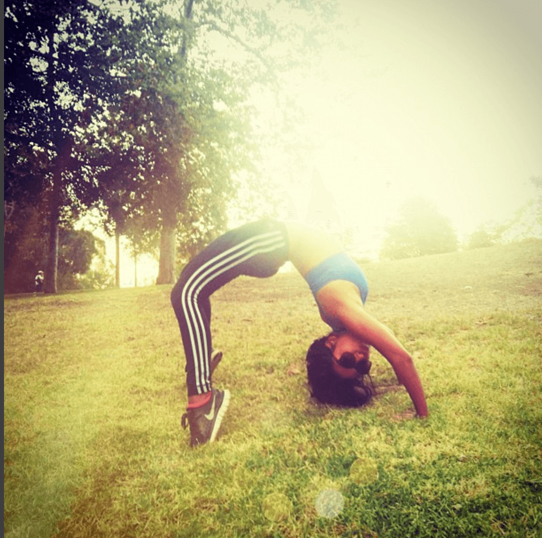 Zuleyka Silver demostró su elasticidad y posó para la cámara.