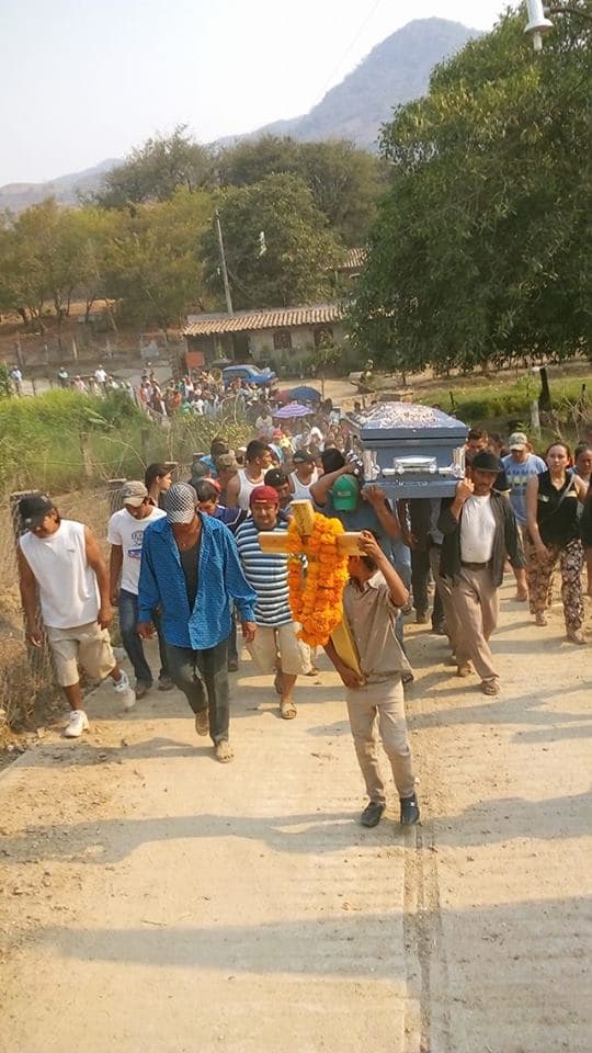 Cientos de personas acompañaron a Crescencio hasta su última morada.