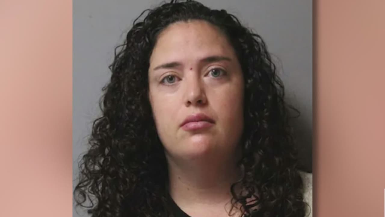 Acusan a maestra de romperle dos dedos a alumno con autismo de un jardín de niños