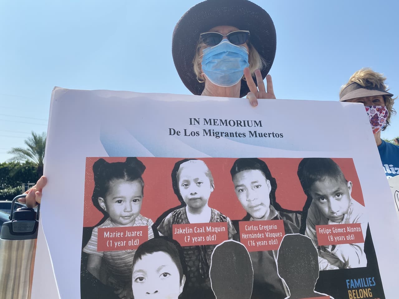 Decenas de personas llegaron al Arizona Grand Resort para escuchar al presidente Donald Trump en su quinta visita a Arizona para su campaña de reelección.