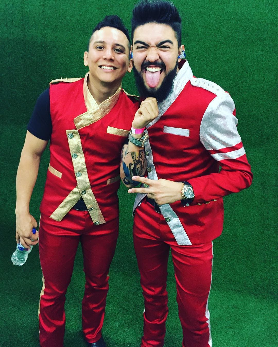 Cuenta el locutor que toda discusión alrededor de su salida de
<b>La Trakalosa</b> no es sino un juego publicitario que se ha hecho.