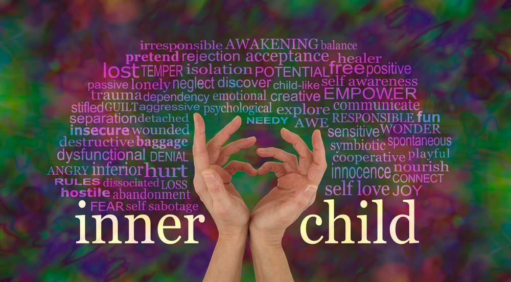 Muchas veces nos quedamos sin motivación, un poco aturdidos, cansados, sin saber cómo continuar o cómo comportarnos. Y es que hemos cortado lo más vital de nuestro ser, ese gusto por crecer, descubrir, aprender, de sorprendernos y maravillarnos por las cosas más sencillas y hermosas que nos ofrece la vida.