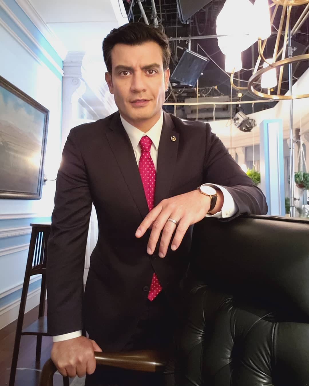 “Carlos está muy habituado al trabajo, es muy desentendido, no dedica tanto tiempo a su matrimonio ni a sus hijos particularmente”, dijo Palacios en exclusiva para el mismo medio.