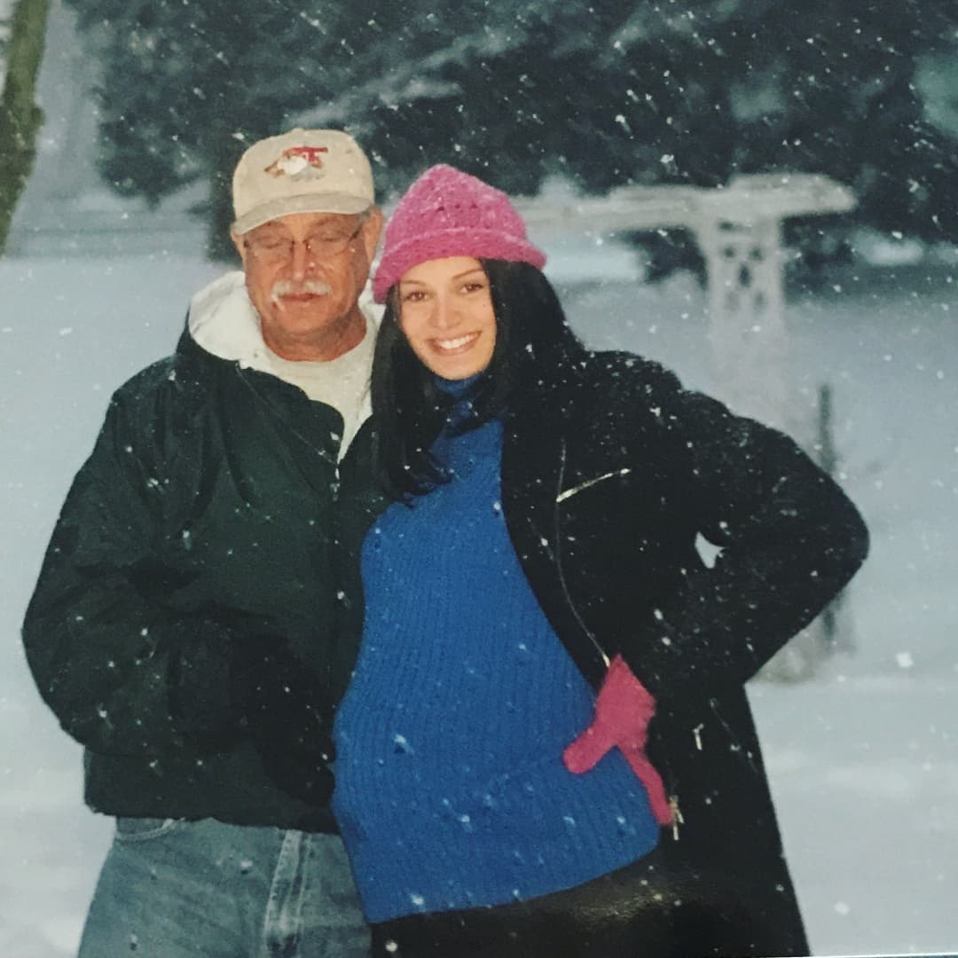 En febrero de 2019,
<b>Dayanara Torres</b> contó en
<a href="https://www.univision.com/shows/aqui-y-ahora/triunfo-y-tragedia-mira-quien-baila-en-la-vida-de-dayanara-torres-video1">Aquí y Ahora</a> que
<b>la muerte de su padre se precipitó</b> como consecuencia del desastre provocado por el huracán María, el cual azotó Puerto Rico en 2017, isla donde residía su padre.