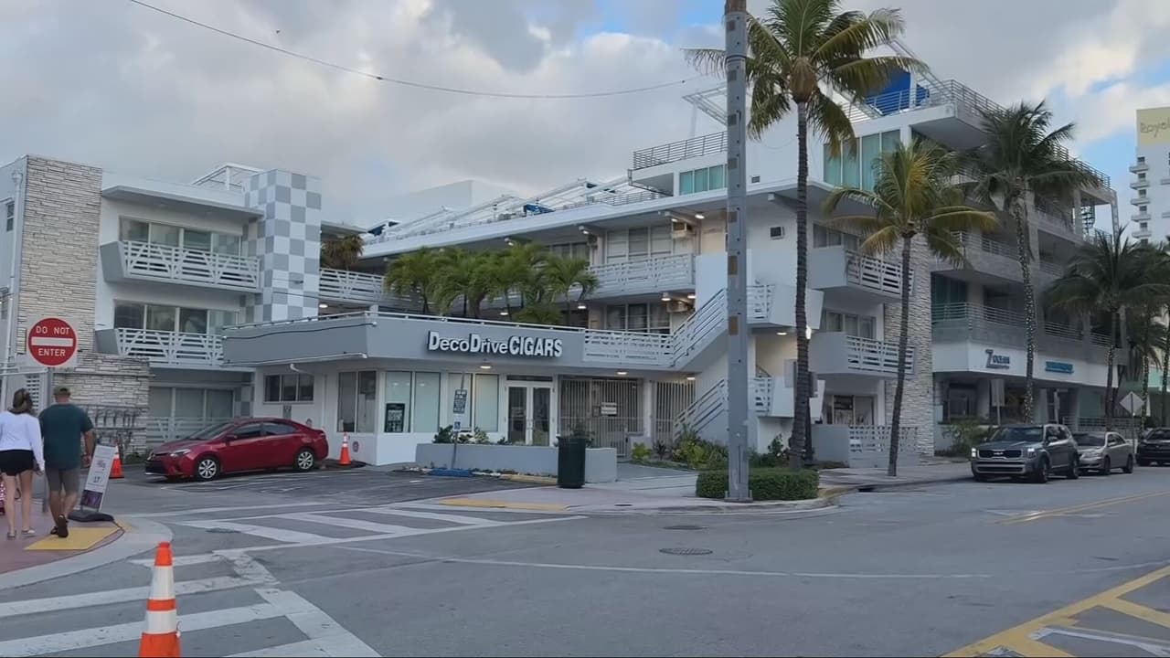 Detienen a dos hombres en Miami Beach tras denuncia de chofer sobre amenazas con un arma de fuego