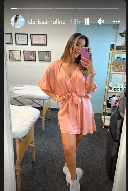 "¡Ya esperando por ti!", le dijo Clarissa Molina en su publicación de Instagram.
<br>