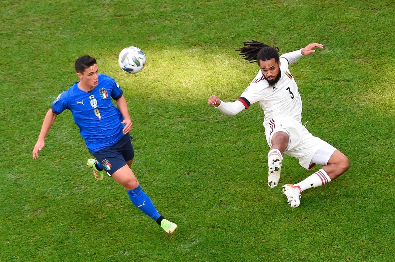 Italia se queda con el tercer lugar de la UEFA Nations League tras vencer 2-1 a Bélgica. Con anotacion de Barella y un penalti cobrado de Berardi, la 'Azzurra' se lleva la victoria. El único tanto por parte de los 'red devils' fue de Charles De Ketelaere ya al final del encuentro.