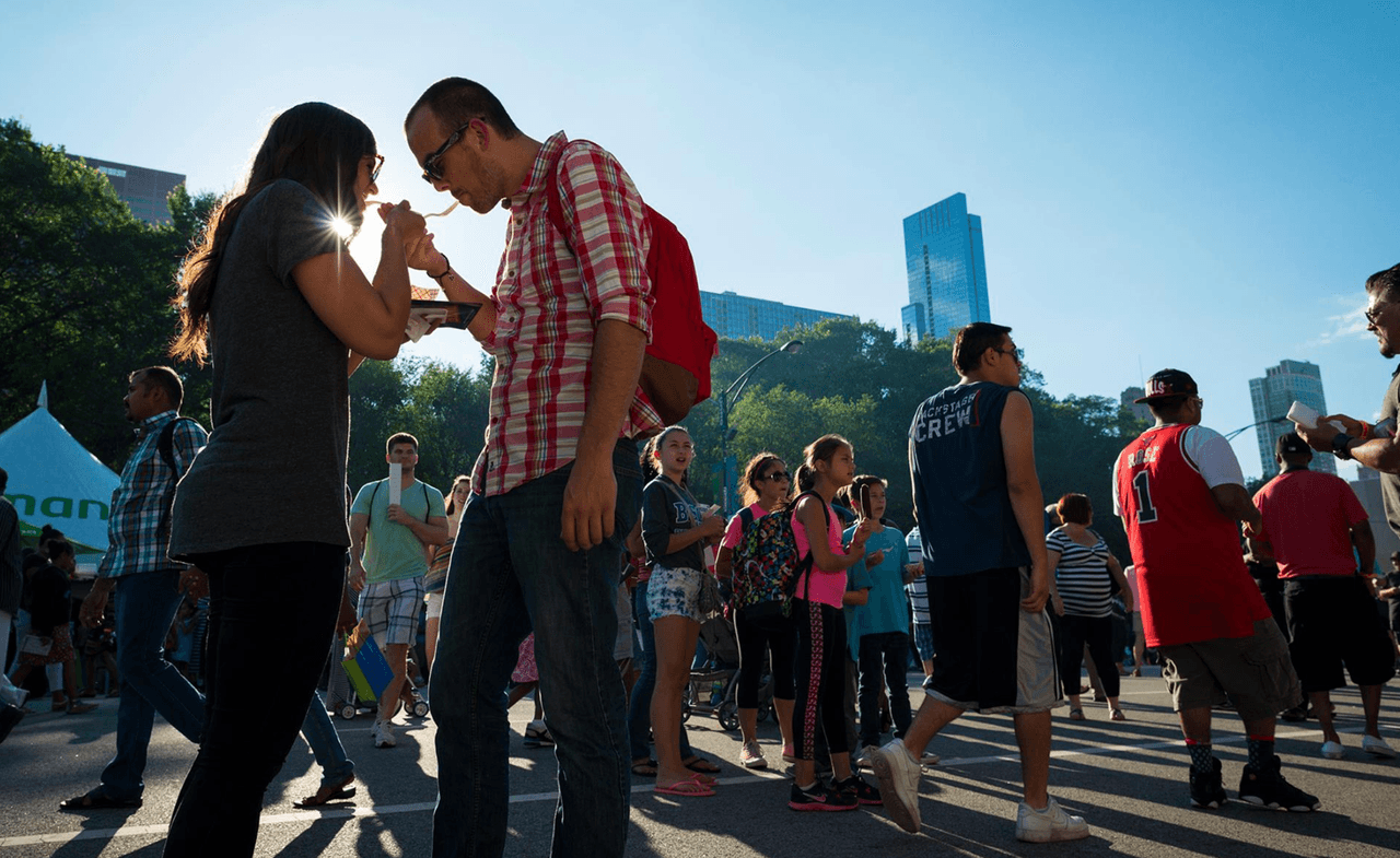 <b>Jueves<b>, 8 julio desde el medio día: </b></b>
<br>
<br>Consumidores podrán disfrutar de las distintas comidas en el Austin Town Hall City Market, en la cuadra 5610 al oeste de Lake St.
<br>
<br>Tendrán música gratis, la cual comenzará a las 3PM y estará hasta las 7PM.
<br>
<br>Habrá un taller de crear su propio terrario, presentado por "Get Growing Foundation’s Plant Truck Chicago".