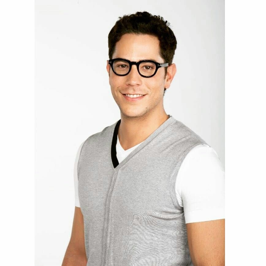 Christian Chávez dejó el uniforme de 'Rebelde' para convertirse en uno de los profesores de esta nueva versión de la telenovela que se estrenó hace 14 años. El actor y cantante interpretará a Gabo.