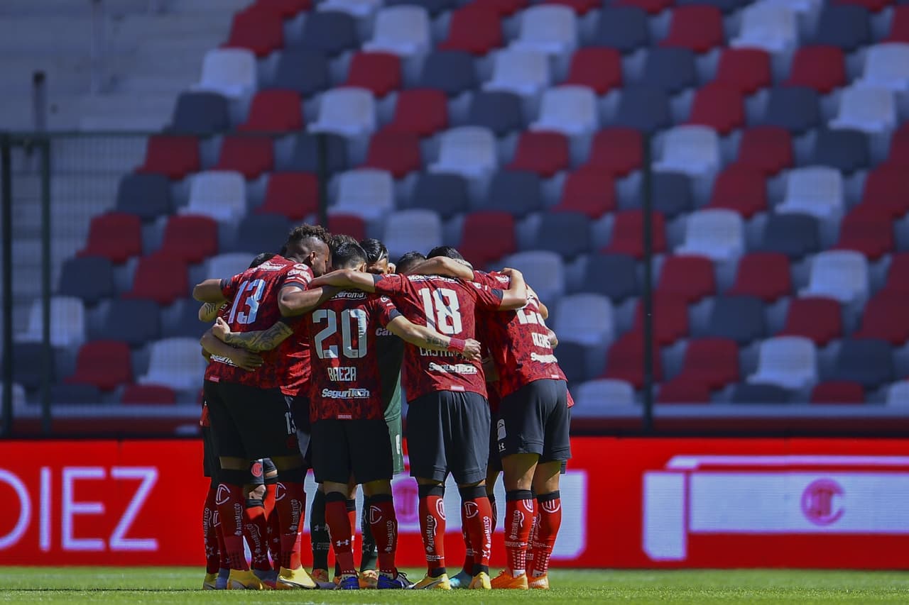 Toluca se impone a Querétaro 3-1. Sepúlveda abrió el marcador para los 'Gallos Blancos', pero Castañeda y Canelo le dieron la vuelta al marcador en seguida y, para finalizar. Estrada marcó el tercero que le dio la victoria a los 'Diablos Rojos'.