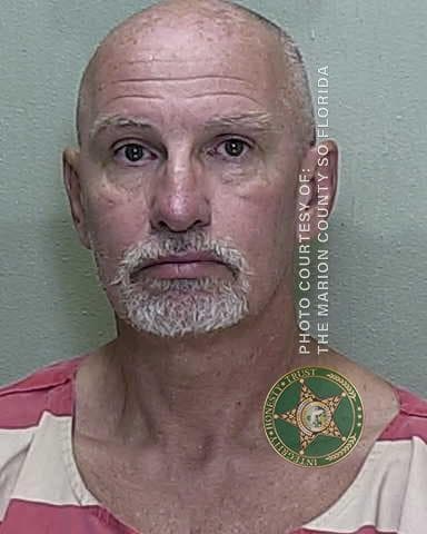 Permanece bajo custodia sin fianza en la cárcel del condado Marion.