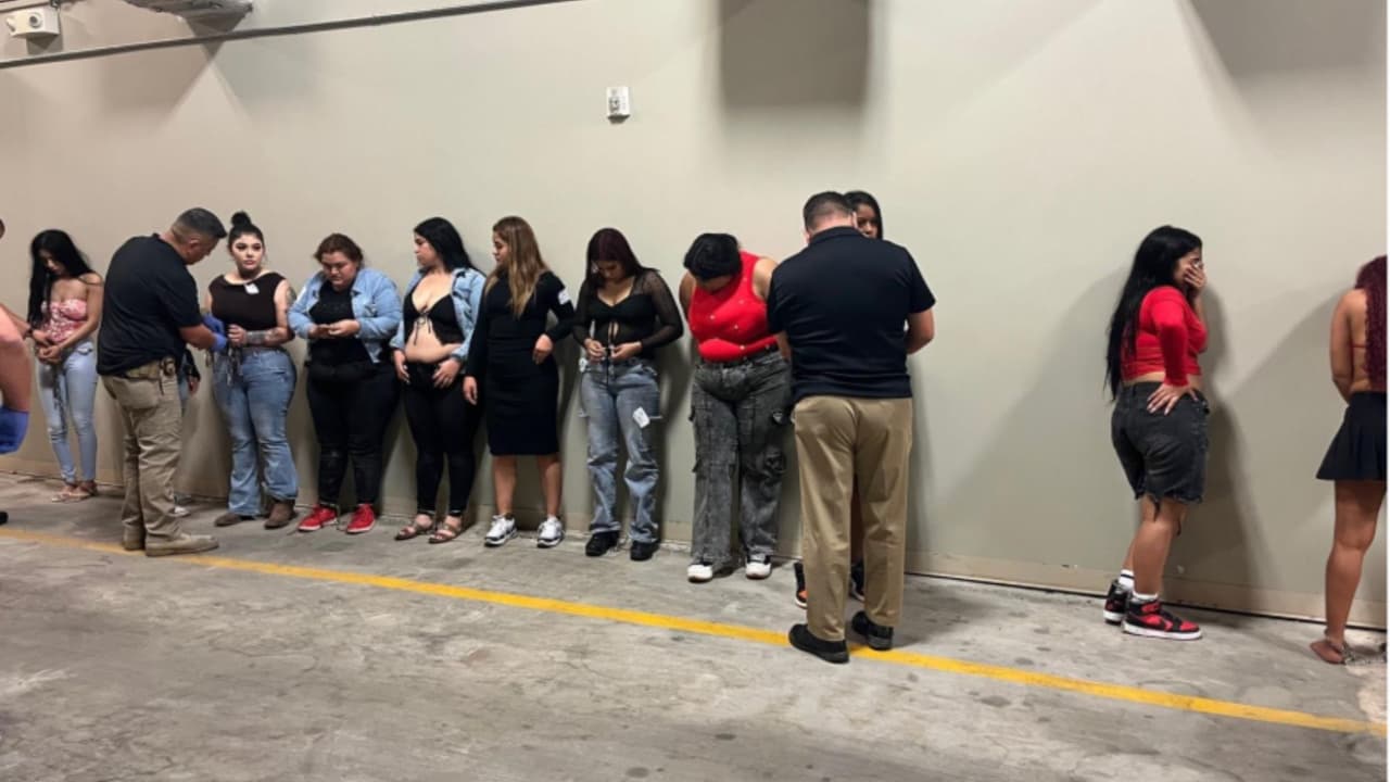 A través de un comunicado, el Departamento de Seguridad Nacional confirmó que además de los 150 arrestos, se aseguró cocaina, tres armas de fuego y unos 35 mil dólares en efectivo.