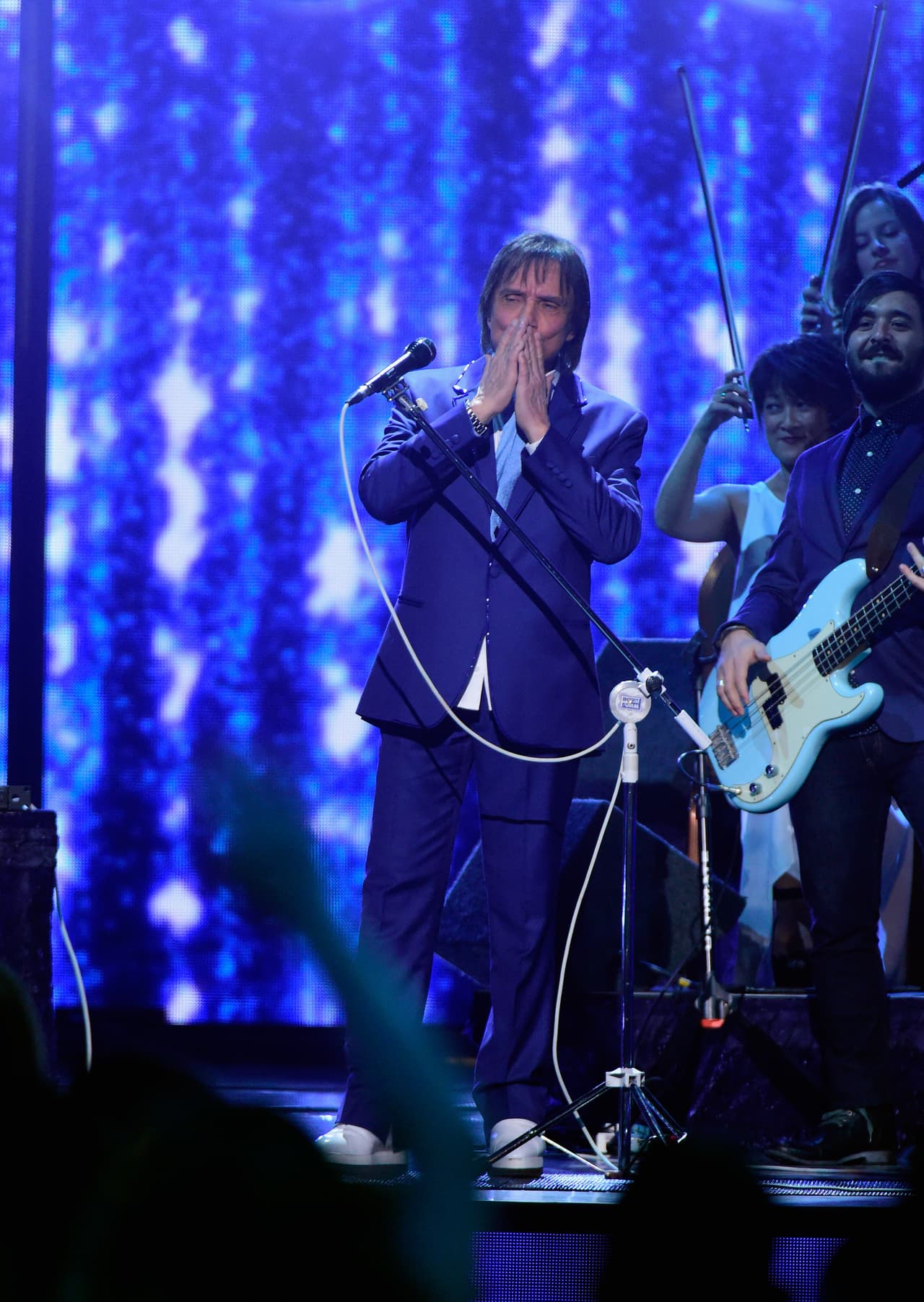 Con ese carisma que lo identifica saludó a sus fans, quienes recordaron buenísimos momentos.