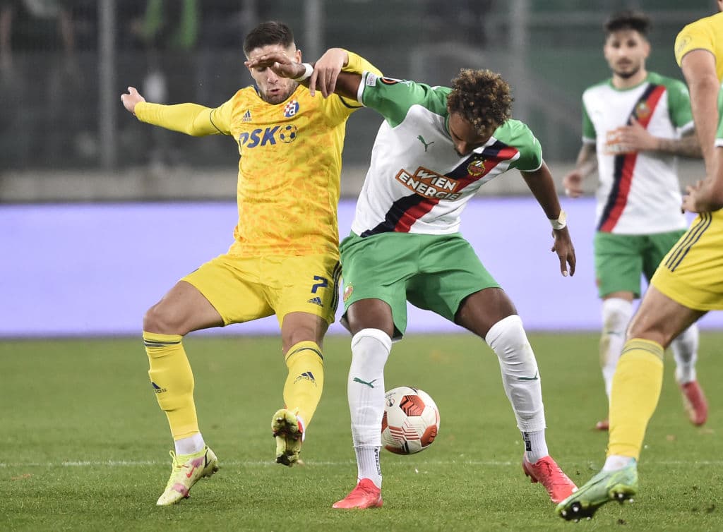 Rapid Viena se lleva la victoria sobre el Dinamo Zagreb 2-1, durante la tercera fecha en la Europa League. Marco Grüll y Maximilian Hofmann le dierion el triunfo a su equipo como locales, contra el único tanto de Mislav Orsic.