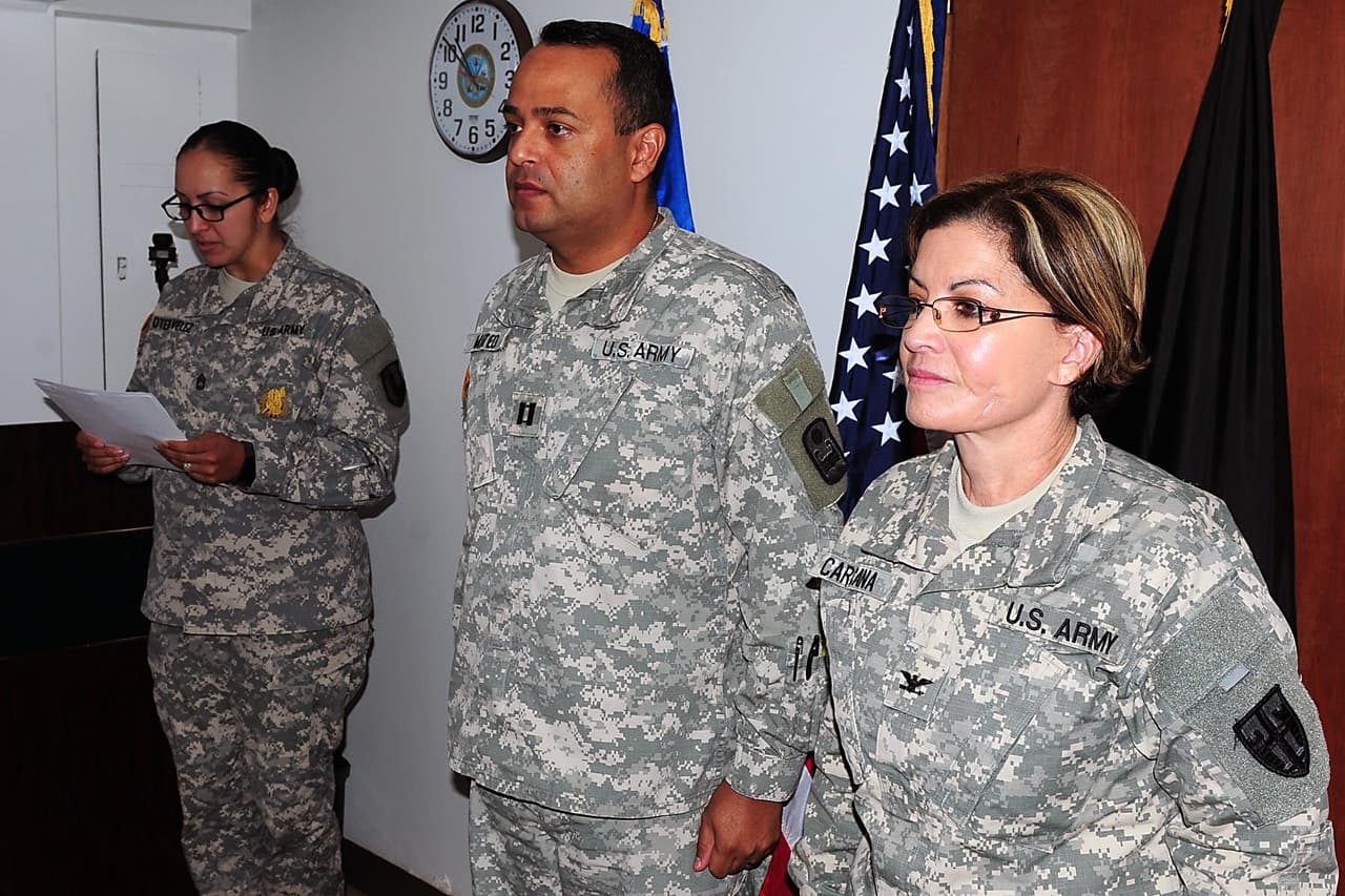 Es mujer, madre de cuatro hijos, esposa y fiel servidora de las fuerzas armadas. Es la primera mujer hispana, nacida y criada en Puerto Rico, en llegar a ocupar el prestigioso puesto. Su misión es continuar rompiendo la brecha y aumentar la presencia de mujeres en la milicia y posciones de poder.